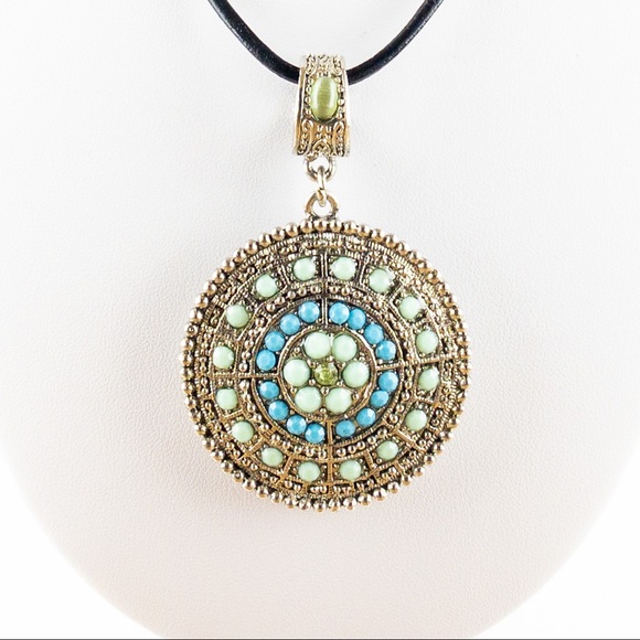 Jewelry - Faux Turquoise Pendant Necklace